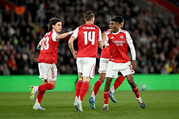 Arsenal cần thêm bao nhiêu điểm để vô địch Ngoại hạng Anh? Arsenal cần thêm bao nhiêu điểm để vô địch Ngoại hạng Anh?