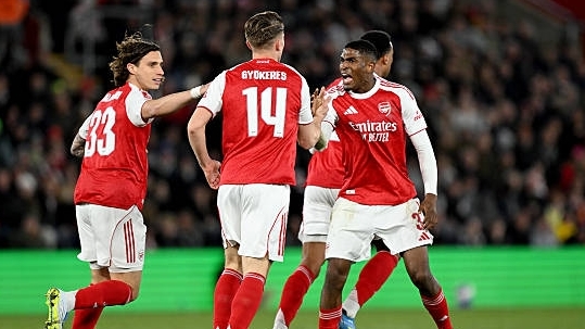 Arsenal cần thêm bao nhiêu điểm để vô địch Ngoại hạng Anh?