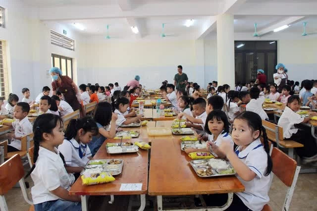 15.12C. Thịt bẩn trong bữa ăn học đường: Thách thức niềm tin và an toàn xã hội