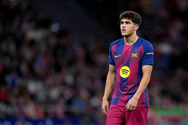 Nhận thẻ đỏ, sao trẻ Barca đi vào lịch sử UEFA Champions League