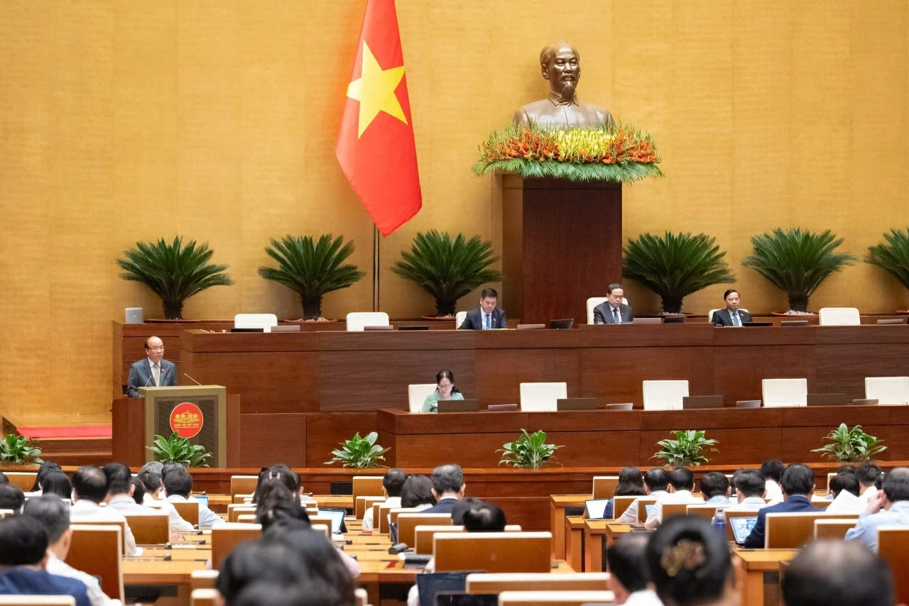 Quốc hội nghe Tờ trình và Báo cáo thẩm tra dự án Luật Hộ tịch (sửa đổi)