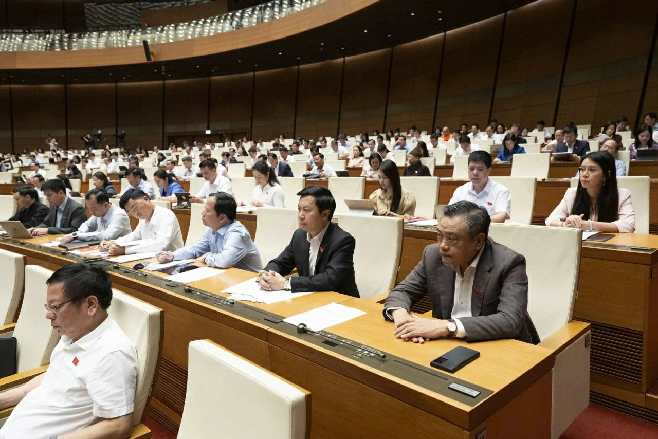 Quốc hội nghe Tờ trình và Báo cáo thẩm tra dự án Luật Hộ tịch (sửa đổi)