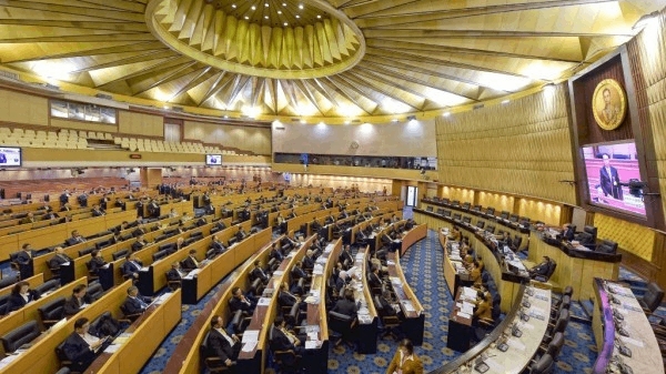 Kêu gọi chấm dứt lương hưu nghị sĩ, Quốc hội Thái Lan dậy sóng tranh luận