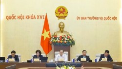 Ủy ban Thường vụ Quốc hội cho ý kiến về dự thảo Nghị quyết giảm thuế xăng, dầu