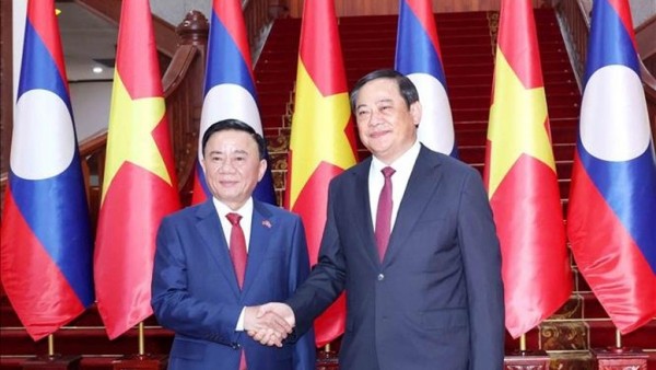 Thường trực Ban Bí thư Trần Cẩm Tú hội kiến Thủ tướng Lào Sonexay Siphandone