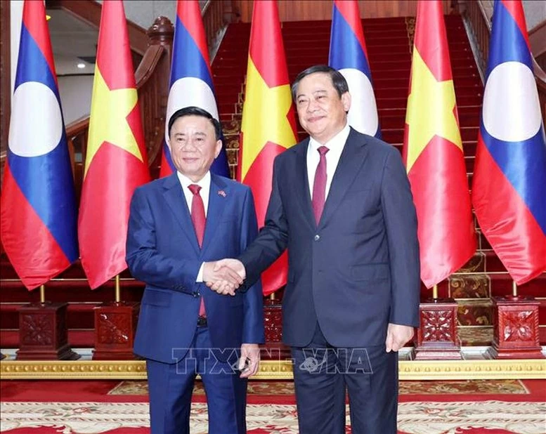 Thường trực Ban Bí thư Trần Cẩm Tú hội kiến Thủ tướng Lào Sonexay Siphandone