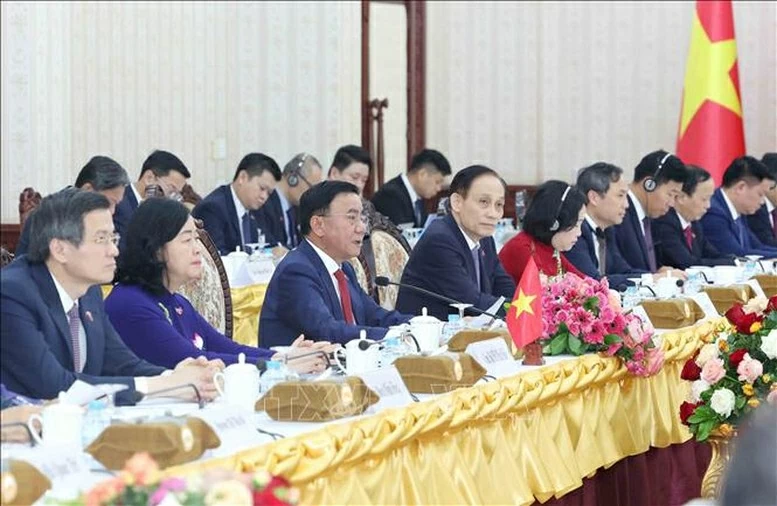 Thường trực Ban Bí thư Trần Cẩm Tú hội kiến Thủ tướng Lào Sonexay Siphandone