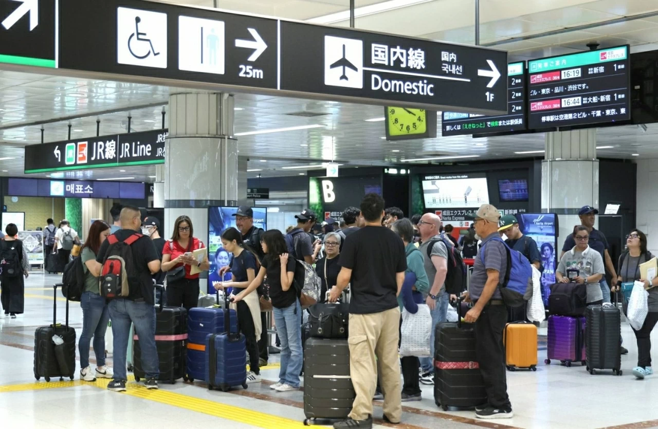 Nhật Bản siết chặt kiểm soát nhập cư trong bối cảnh lượng khách quốc tế tăng mạnh kỷ lục. (Nguồn: The Japan Times) Nhật Bản siết chặt kiểm soát nhập cư trong bối cảnh lượng khách quốc tế tăng mạnh kỷ lục. (Nguồn: The Japan Times)