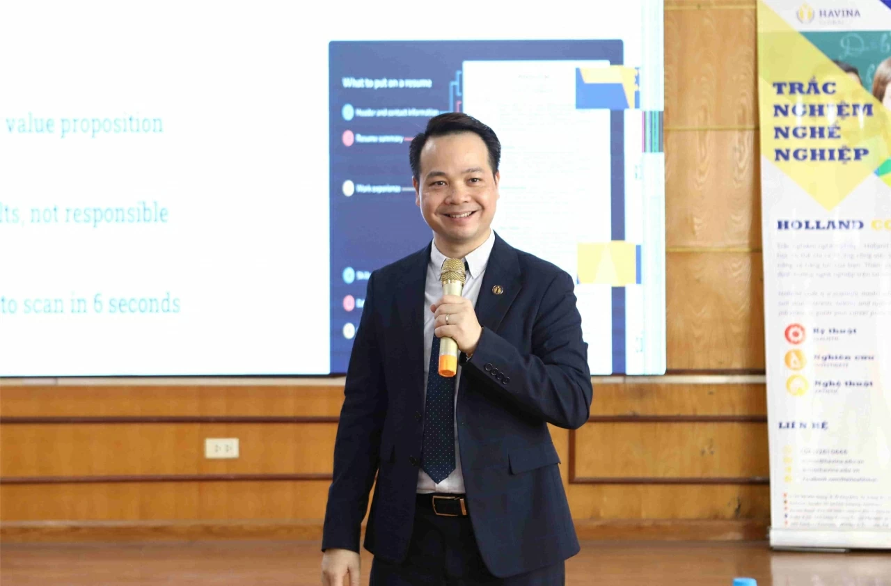 Diễn giả Nguyễn Văn Dũng (Leo) - Chủ tịch sáng lập & điều hành Havina Group mang đến những chia sẻ bổ ích tại chương trình. (Ảnh: Bạch Dương) Diễn giả Nguyễn Văn Dũng (Leo) - Chủ tịch sáng lập & điều hành Havina Group mang đến những chia sẻ bổ ích tại chương trình. (Ảnh: Bạch Dương)