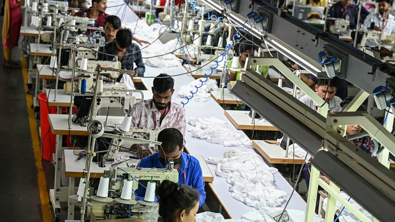 Mục tiêu xuất khẩu hàng may mặc 100 tỷ USD của Ấn Độ gặp hai 'hòn đá tảng' nào?