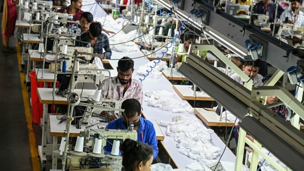 Mục tiêu xuất khẩu hàng may mặc 100 tỷ USD của Ấn Độ gặp hai 'hòn đá tảng' nào?