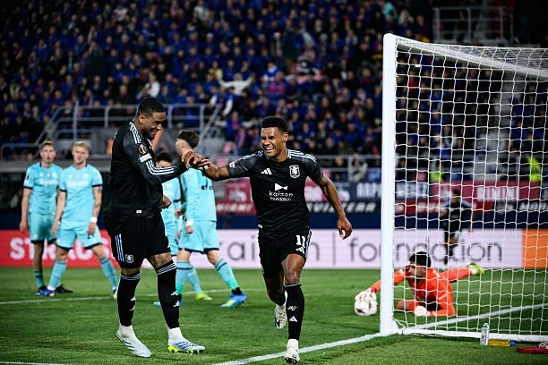 Aston Villa đặt một chân vào bán kết Europa League Aston Villa đặt một chân vào bán kết Europa League