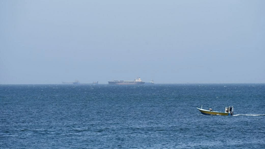 Vì sao tàu thuyền vẫn e ngại đi qua eo biển Hormuz?