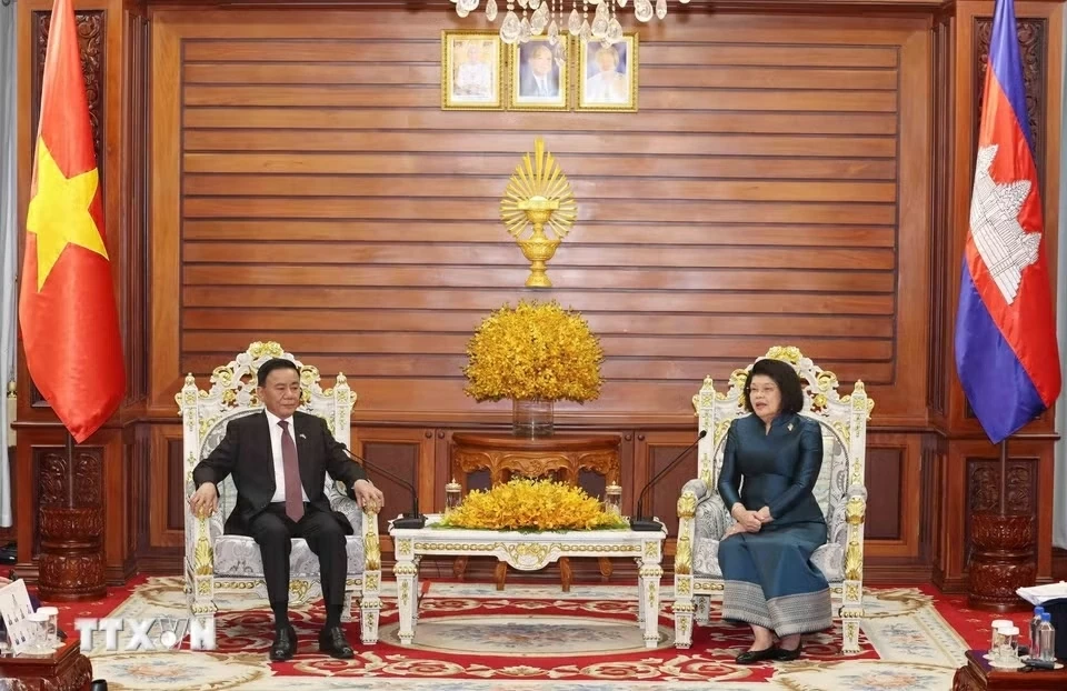 Đồng chí Trần Cẩm Tú, Ủy viên Bộ Chính trị, Thường trực Ban Bí thư hội kiến Samdech Khuon Sudary, Chủ tịch Quốc hội Campuchia