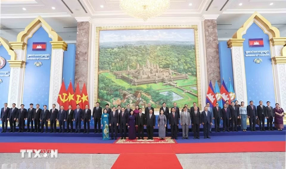 Thường trực Ban Bí thư hội đàm với Phó Chủ tịch CPP