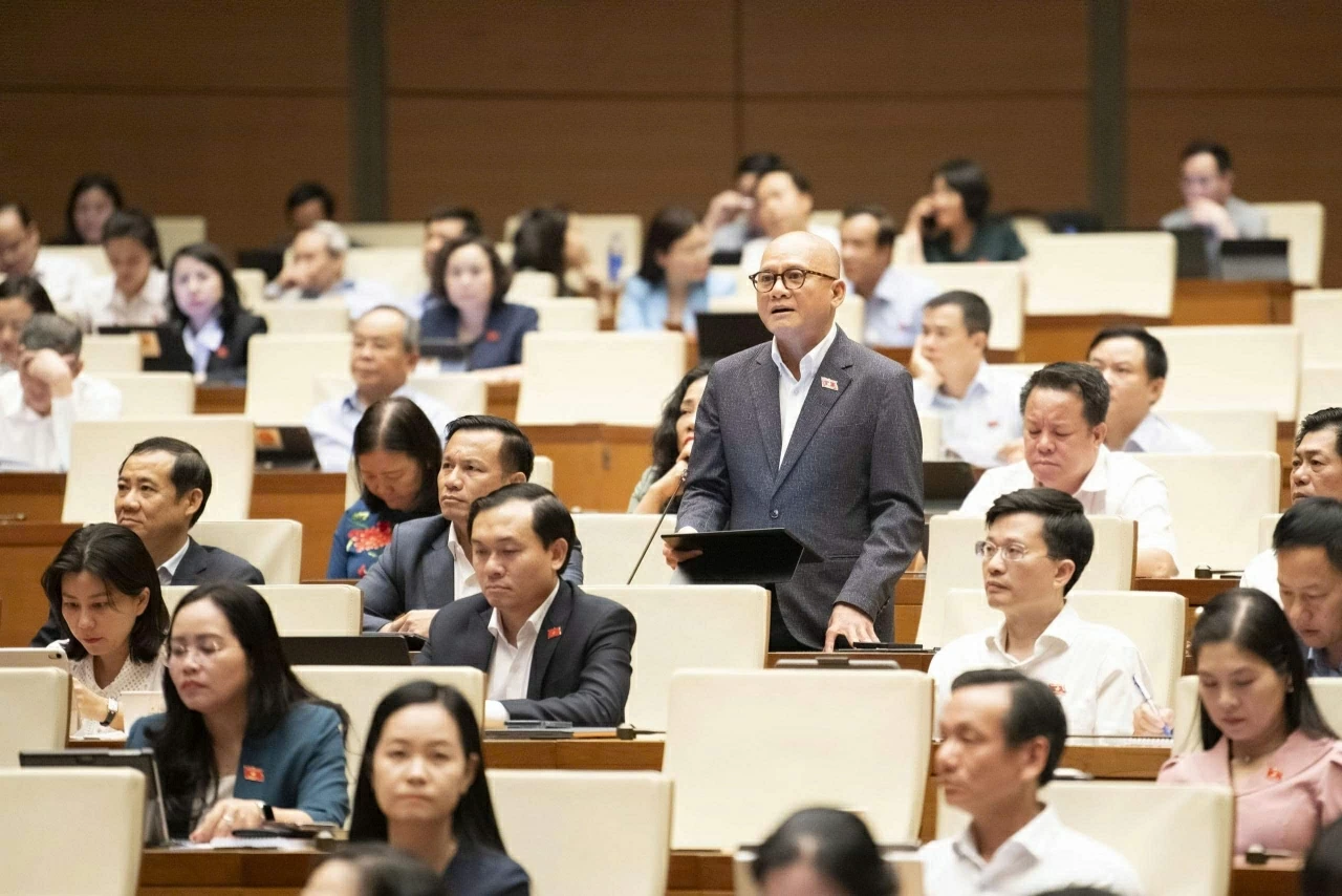 Hoàn thiện Luật Thi đua, khen thưởng: Đổi mới để phát huy giá trị thực chất Hoàn thiện Luật Thi đua, khen thưởng: Đổi mới để phát huy giá trị thực chất