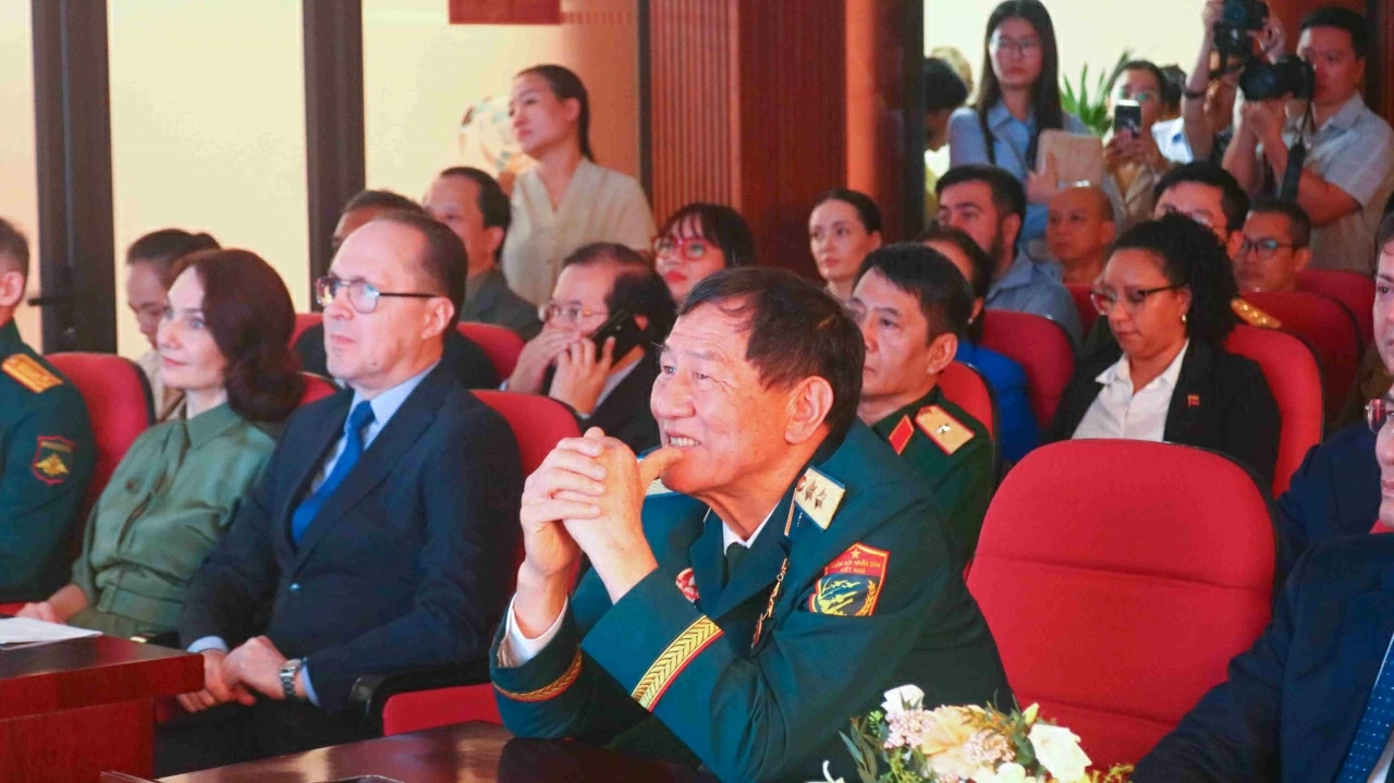 Chuyến bay Liên hợp 37: Hành trình dệt nên từ tình hữu nghị Việt Nam-Liên bang Nga Chuyến bay Liên hợp 37: Hành trình dệt nên từ tình hữu nghị Việt Nam-Liên bang Nga