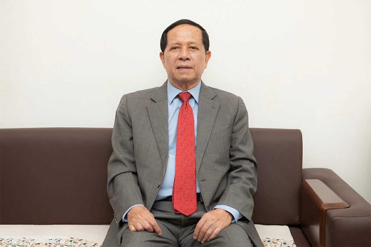 Để giao lưu nhân dân Việt-Trung phát triển đúng hướng, tiến xa và tiến vững chắc Để giao lưu nhân dân Việt-Trung phát triển đúng hướng, tiến xa và tiến vững chắc