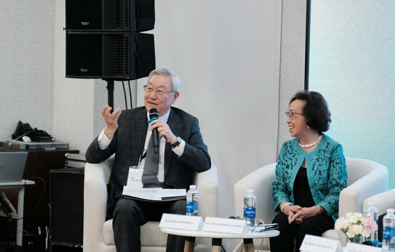 Khẳng định vai trò của ngoại giao khu vực trong môi trường quốc tế phân mảnh Khẳng định vai trò của ngoại giao khu vực trong môi trường quốc tế phân mảnh