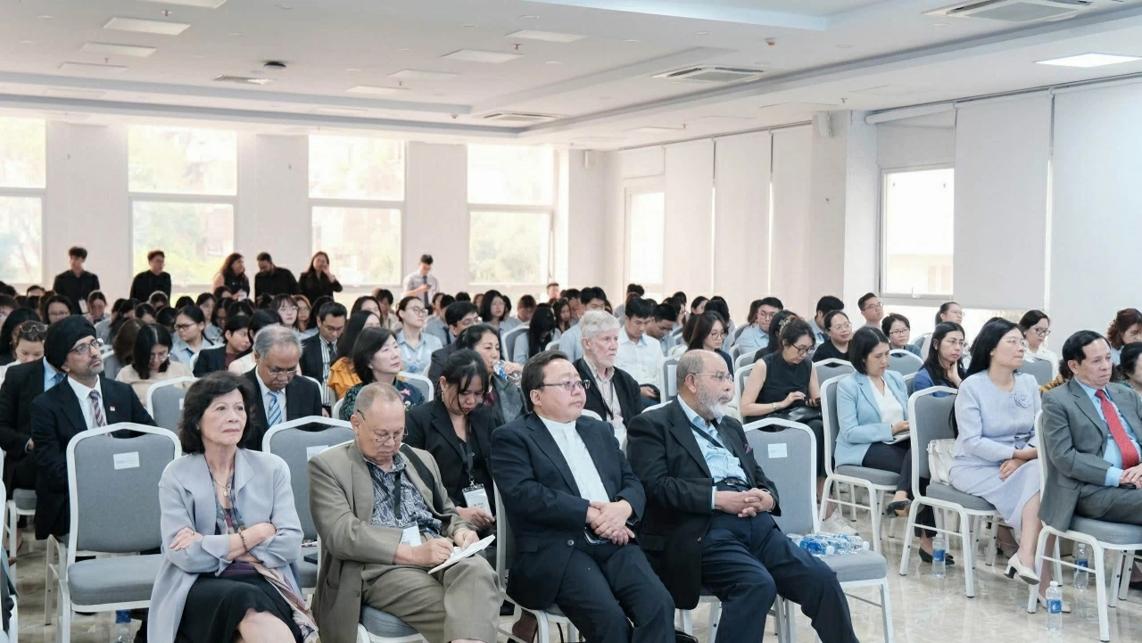 Khẳng định vai trò của ngoại giao khu vực trong môi trường quốc tế phân mảnh