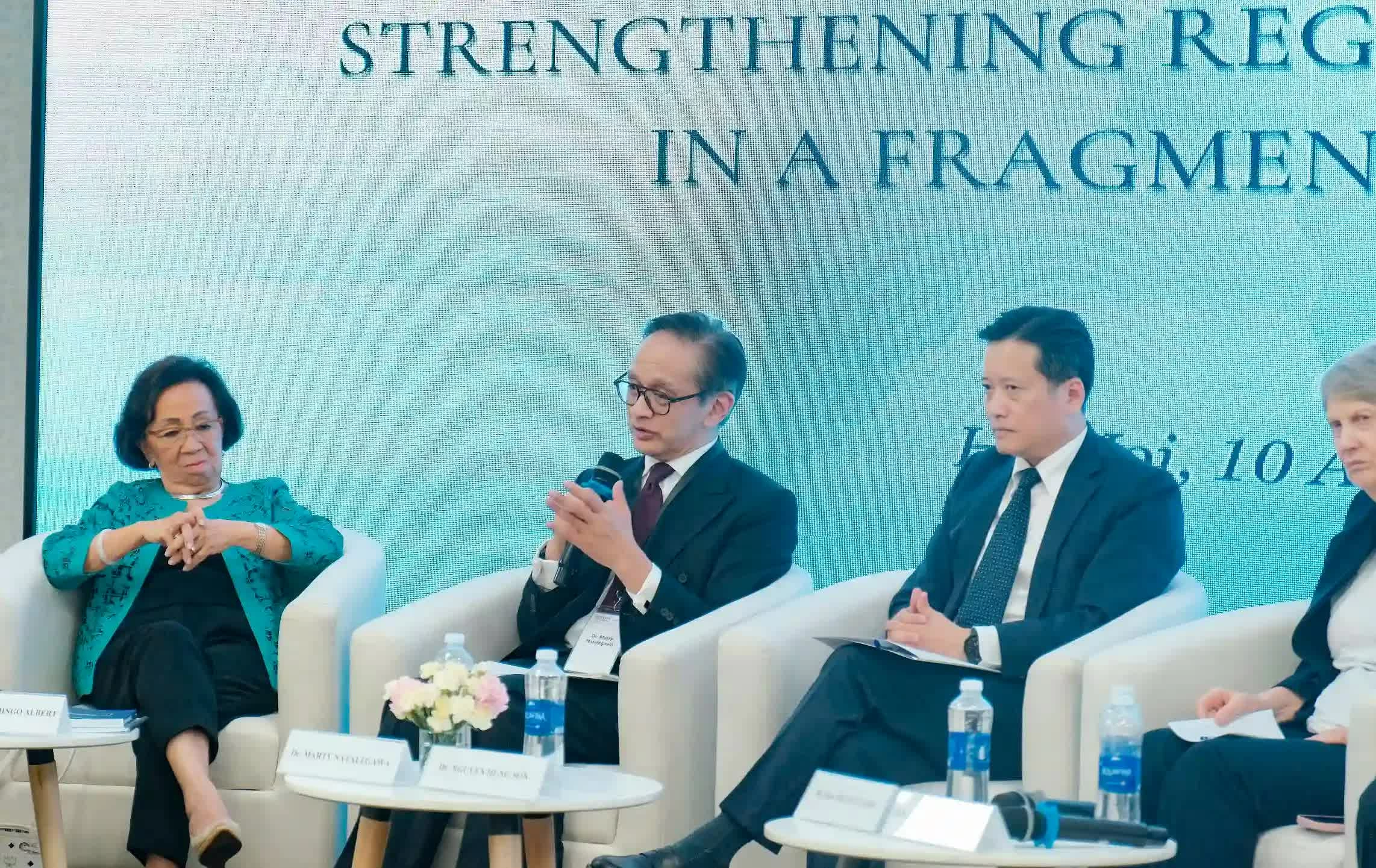 Khẳng định vai trò của ngoại giao khu vực trong môi trường quốc tế phân mảnh Khẳng định vai trò của ngoại giao khu vực trong môi trường quốc tế phân mảnh