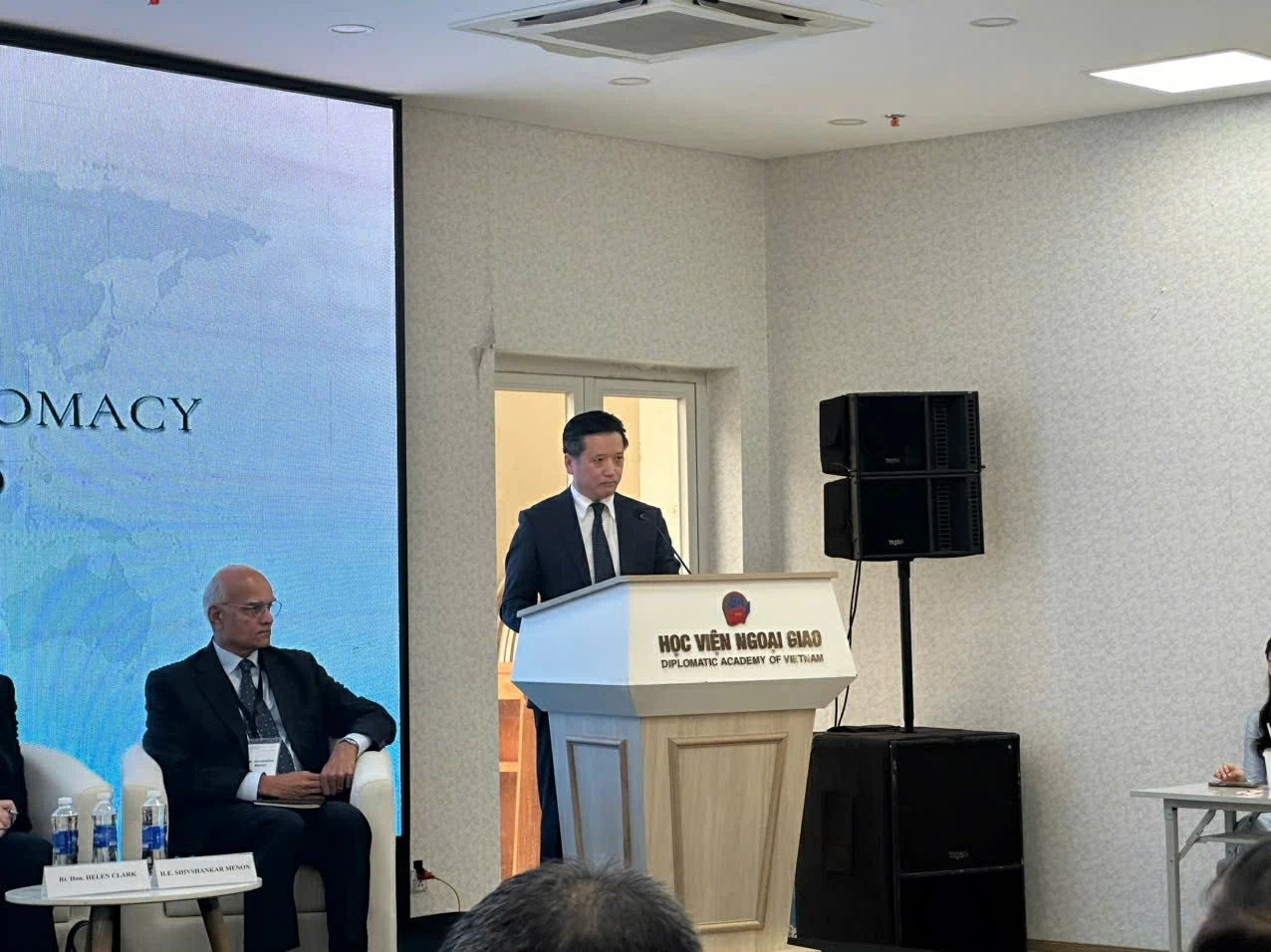 Khẳng định vai tr&ograve; của ngoại giao khu vực trong m&ocirc;i trường quốc tế ph&acirc;n mảnh