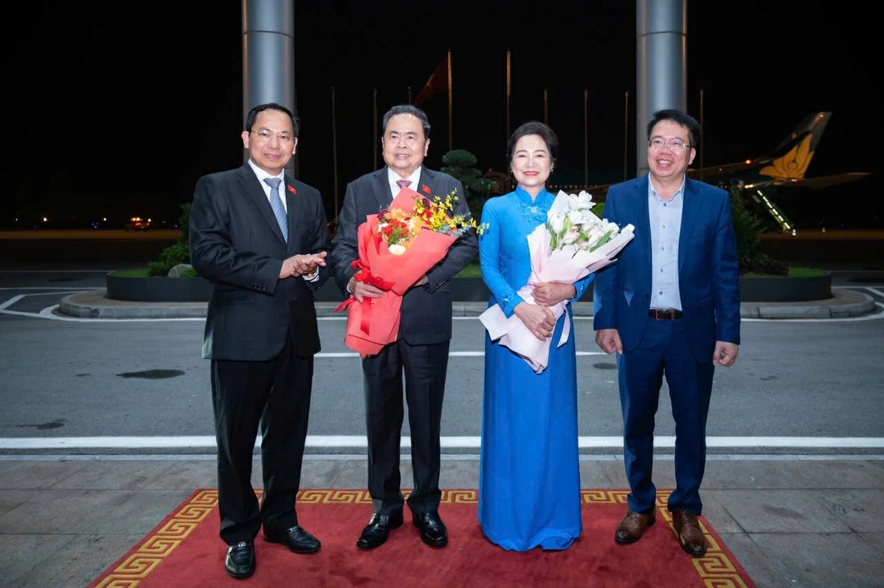 Chủ tịch Quốc hội Trần Thanh Mẫn và Phu nhân lên đường tham dự IPU-152, thăm chính thức Italy Chủ tịch Quốc hội Trần Thanh Mẫn và Phu nhân lên đường tham dự IPU-152, thăm chính thức Italy