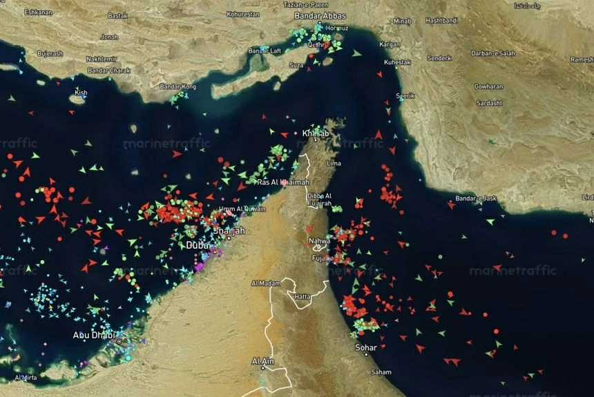 Vì sao tàu thuyền các nước vẫn e ngại khi đi qua eo biển Hormuz? Vì sao tàu thuyền các nước vẫn e ngại khi đi qua eo biển Hormuz?