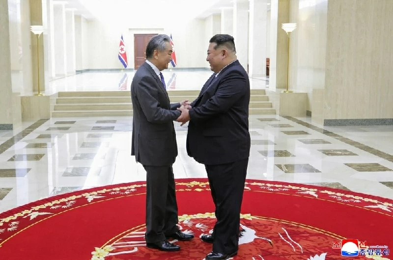Ngoại trưởng Trung Quốc Vương Nghị thăm Triều Tiên sau 6 năm: Chủ tịch Kim Jong Un khẳng định ưu tiên quan hệ với Bắc Kinh. (Nguồn: KCNA)