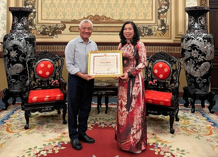 Trao tặng Bằng khen của Bộ trưởng Bộ Ngoại giao cho Tiến sĩ, doanh nhân Nguyễn Thanh Mỹ Trao tặng Bằng khen của Bộ trưởng Bộ Ngoại giao cho Tiến sĩ, doanh nhân Nguyễn Thanh Mỹ