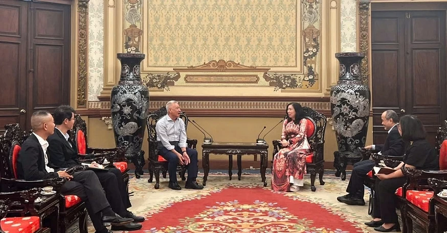 Trao tặng Bằng khen của Bộ trưởng Bộ Ngoại giao cho Tiến sĩ, doanh nhân Nguyễn Thanh Mỹ