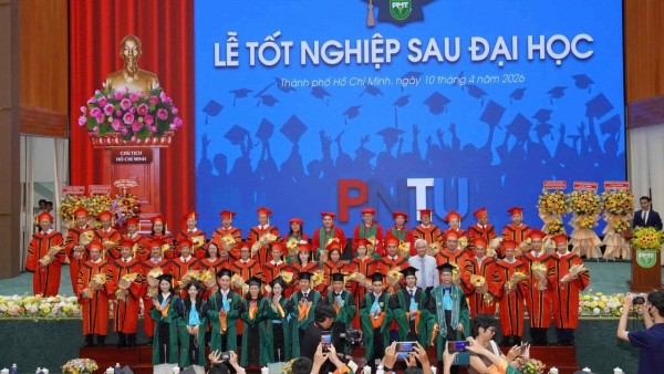 Gần 1.000 bác sĩ, thạc sĩ, tiến sĩ tốt nghiệp Trường Đại học Y khoa Phạm Ngọc Thạch