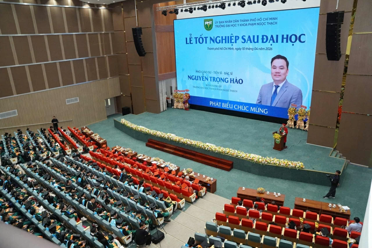 Gần 1.000 bác sĩ, thạc sĩ, tiến sĩ tốt nghiệp Trường Đại học Y khoa Phạm Ngọc Thạch