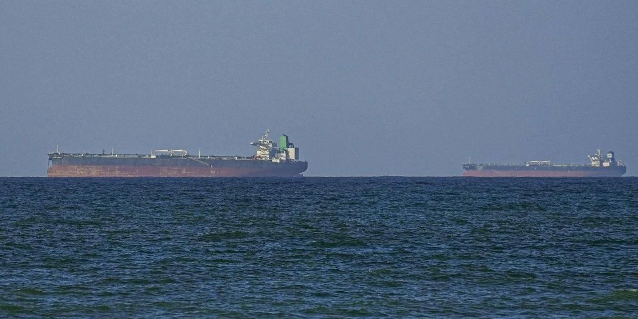 Eo biển Hormuz – tuyến huyết mạch vận chuyển năng lượng toàn cầu – đang chịu sức ép lớn giữa căng thẳng Trung Đông. Eo biển Hormuz – tuyến huyết mạch vận chuyển năng lượng toàn cầu – đang chịu sức ép lớn giữa căng thẳng Trung Đông.
