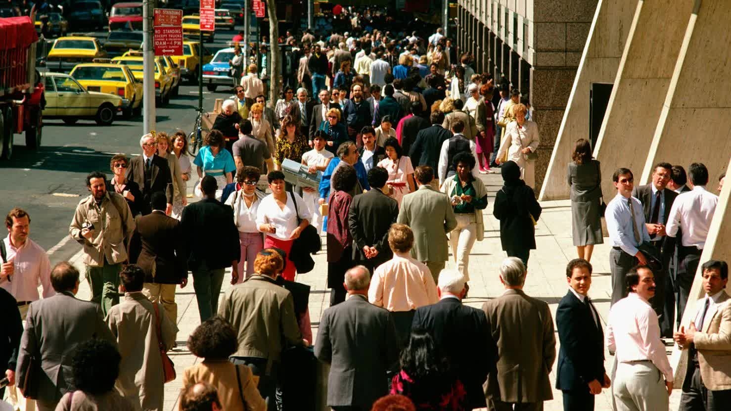 Niềm tin tiêu dùng rơi xuống thấp nhất, người dân Mỹ ngày càng bi quan về kinh tế