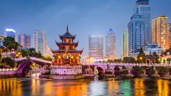 Trung Quốc ghi nhận bùng nổ giao thương biên giới, khách quốc tế tăng mạnh