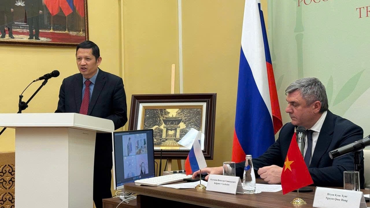 Hội thảo bàn tròn về Đại hội XIV của Đảng tại Saint-Petersburg, Nga