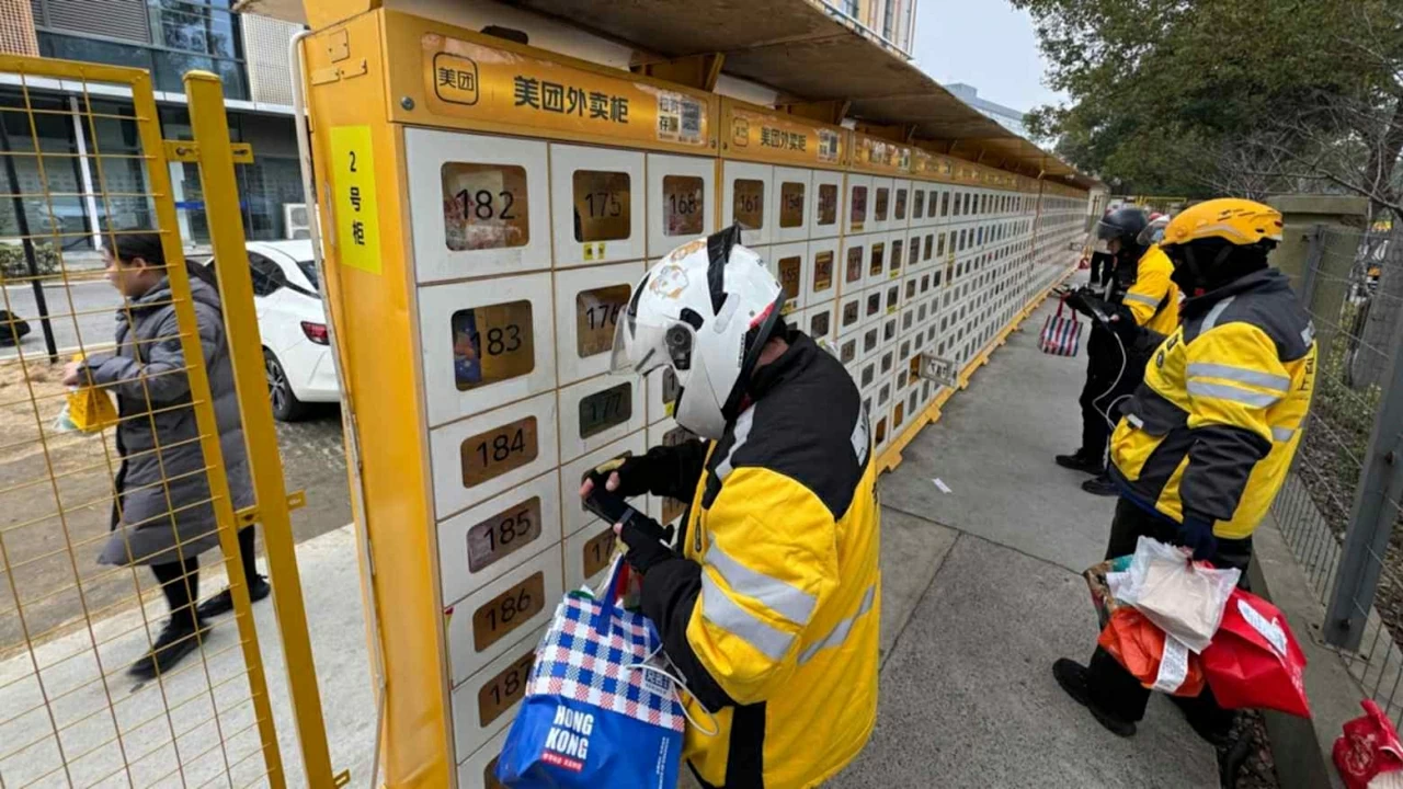 Giao hàng hoả tốc: Cuộc cách mạng âm thầm của tiêu dùng Trung Quốc Giao hàng hoả tốc: Cuộc cách mạng âm thầm của tiêu dùng Trung Quốc