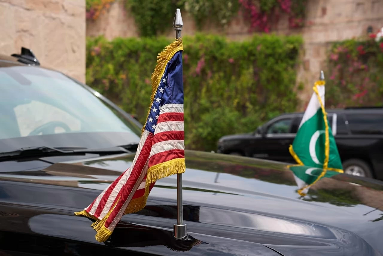 Iran mạnh tay xử lý tàu quân sự qua eo biển Hormuz; Israel doạ phá huỷ năng lực hạt nhân Tehran; vòng đàm phán thứ ba tại Pakistan sắp bắt đầu