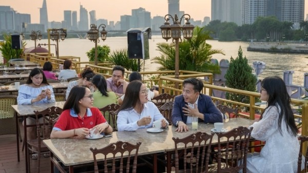 Afternoon tea on the boat: A new chill trend in the heart of Sai Gon