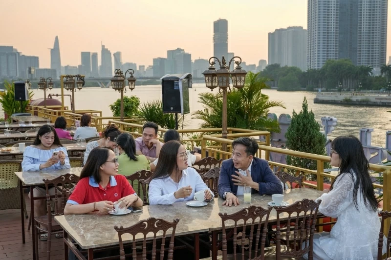 Trà chiều 'lên thuyền': Trend chill mới giữa lòng Sài Gòn Trà chiều 'lên thuyền': Trend chill mới giữa lòng Sài Gòn