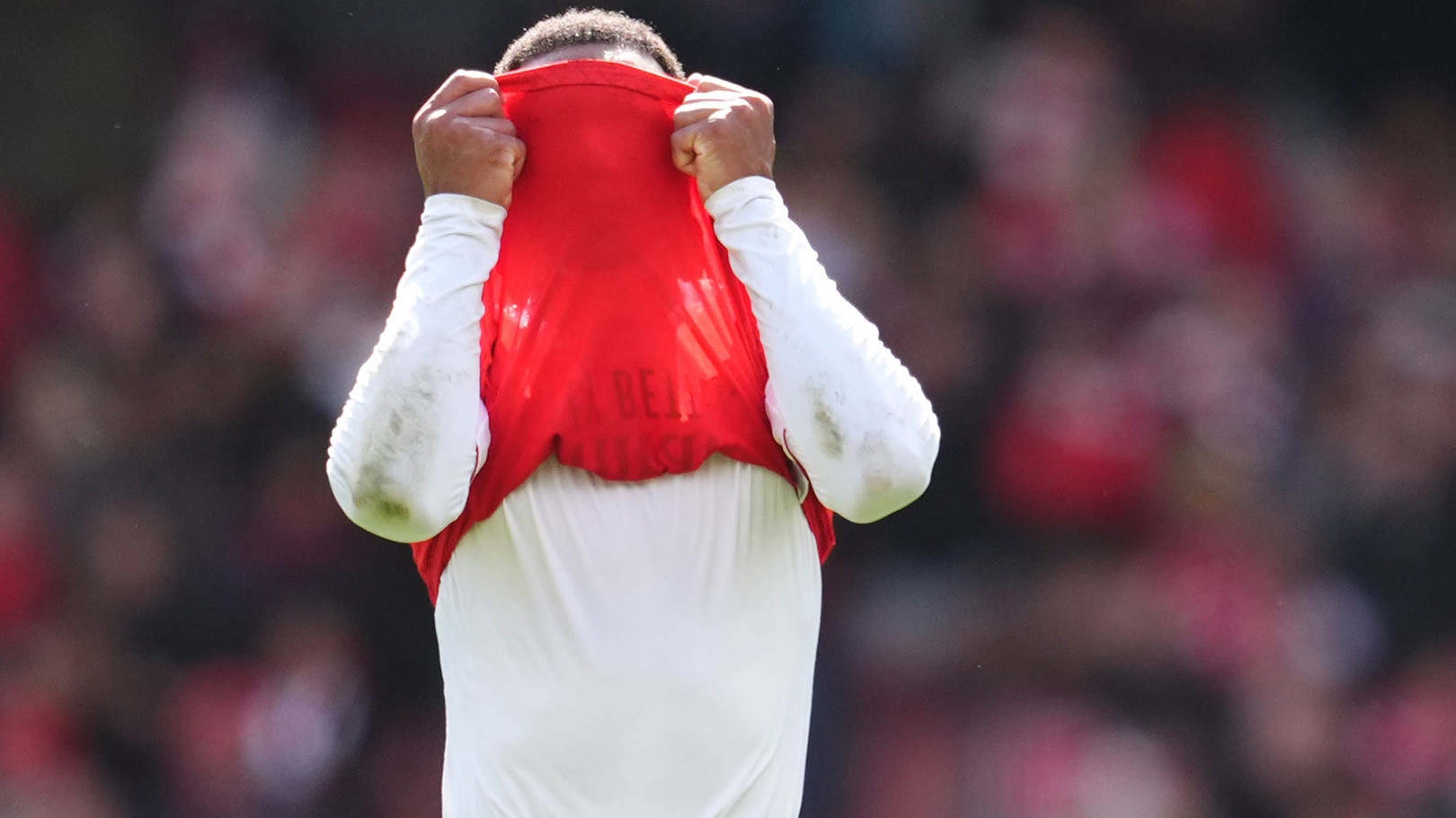 HLV Arteta lại gục ngã trước Iraola, Arsenal tự đánh rơi lợi thế trong cuộc đua vô địch