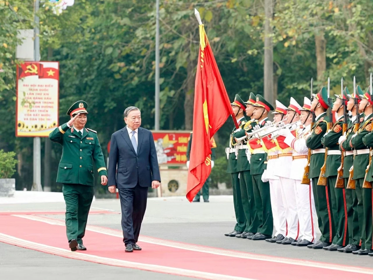 Lễ đón Tổng Bí thư, Chủ tịch nước Tô Lâm, Bí thư Quân ủy Trung ương đến dự buổi lễ. (Nguồn: TTXVN)