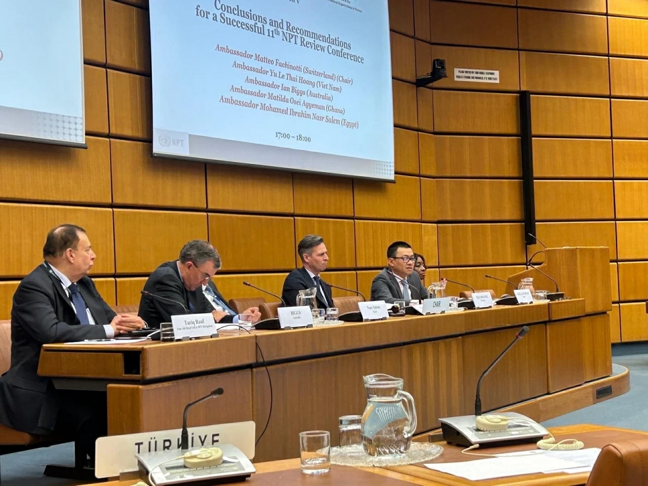 Đại sứ Việt Nam tại Áo Vũ Lê Thái Hoàng phát biểu tại hội nghị. Đại sứ Việt Nam tại Áo Vũ Lê Thái Hoàng phát biểu tại hội nghị.