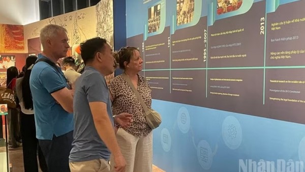 Trưng bày thành tựu khoa học xã hội: Khẳng định nền tảng tri thức cho phát triển bền vững