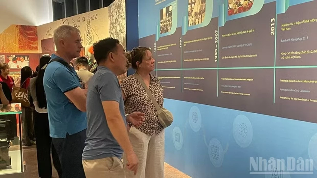 không gian trưng bày thành tựu khoa học xã hội là hoạt động mở đầu chuỗi sự kiện giới thiệu các kết quả nghiên cứu tiêu biểu của Viện Hàn lâm Khoa học Xã hội Việt Nam. (Nguồn: Baonhandan)