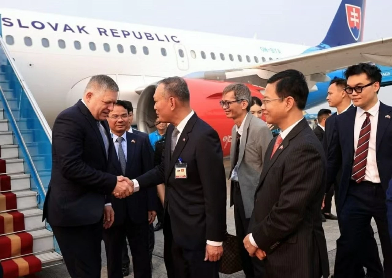 Thủ tướng Slovakia Robert Fico đến Hà Nội, bắt đầu thăm chính thức Việt Nam. (Nguồn: TTXVN)