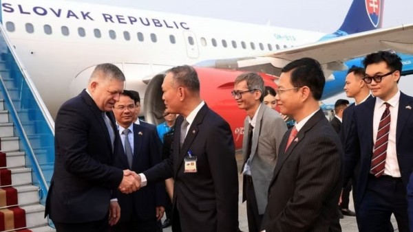 Thủ tướng Slovakia Robert Fico bắt đầu thăm chính thức Việt Nam