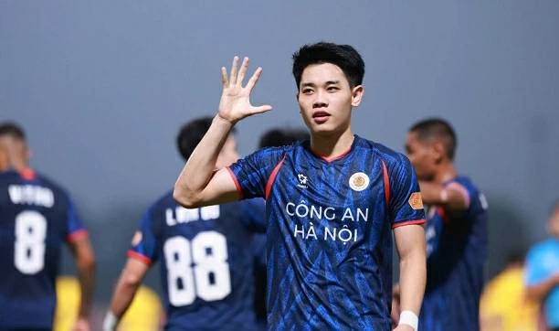 Đình Bắc ghi bàn, CAHN vẫn bị đội cuối bảng chia điểm