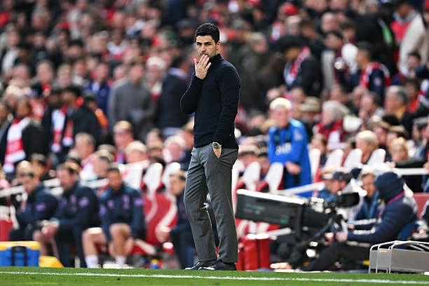 Hụt ngôi vương mùa này, Arteta sẽ chính thức vượt kỷ lục 'vua về nhì' của Wenger